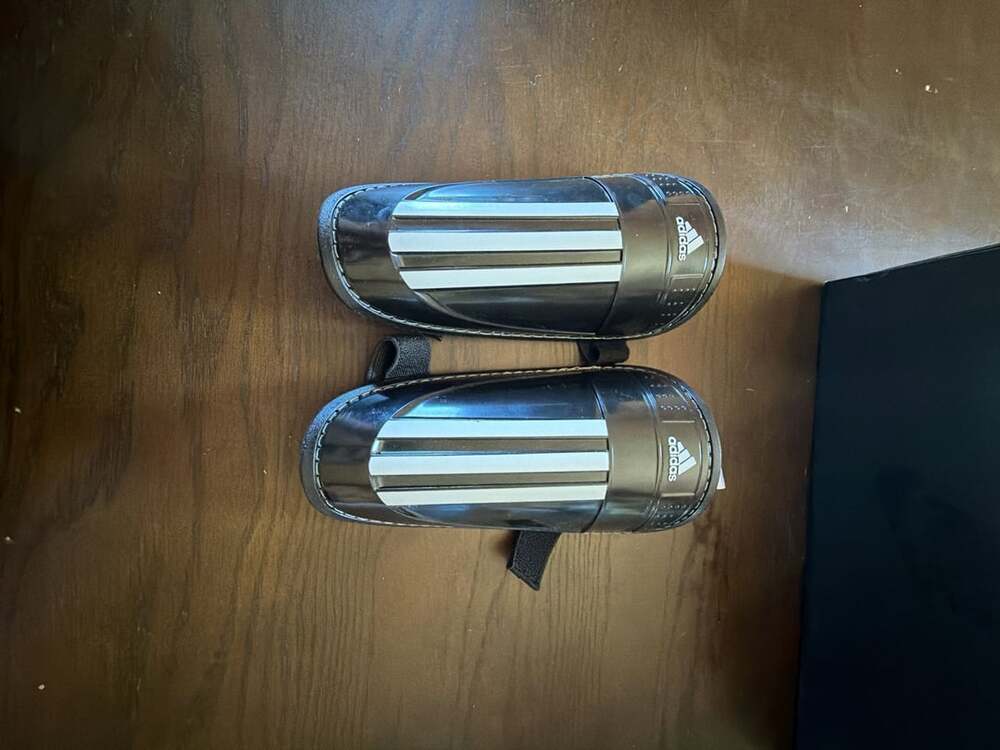 Adidas Adi Lite Shinguards Size M Black Soccer Shin Guards